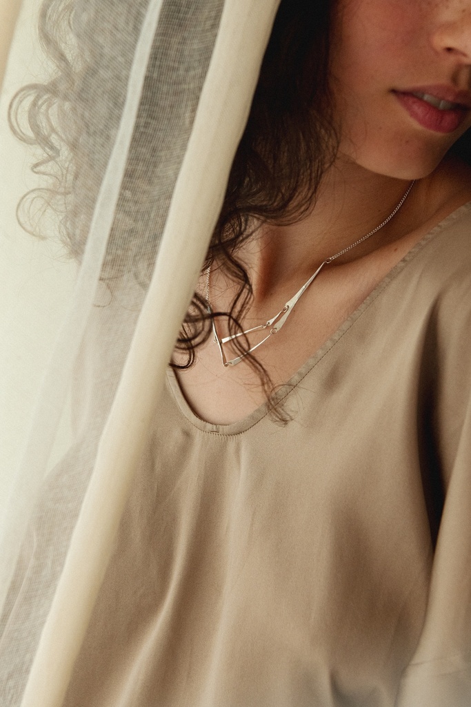NECKLACE LASSO TWISTED BONE K1.24 Silver