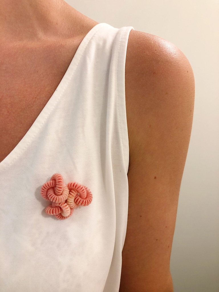 BROOCHE Anke Hennig B11.2 Coral
