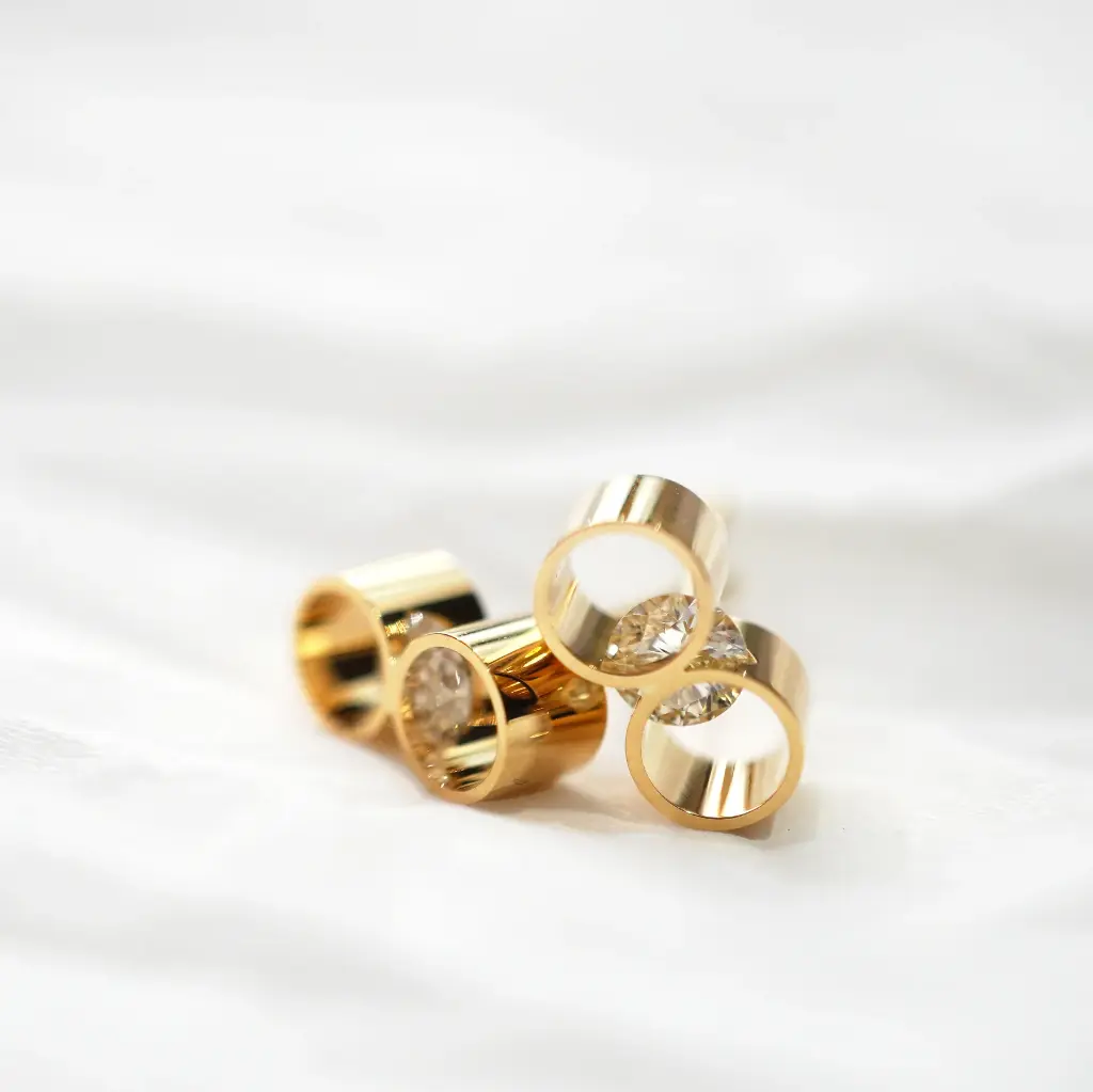 Januka_Con Earrings Short 8.webp