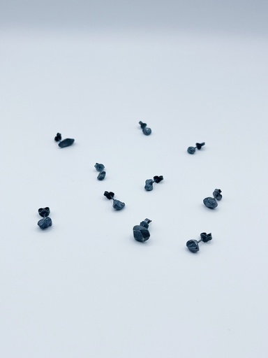 [O1.122 black] Earstud LASSO