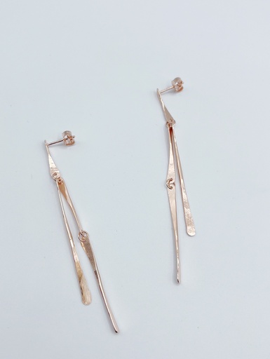 [O1.6 rose] EARRINGS LASSO TWISTED BONE O1.6 Rose