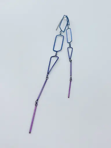 [O9.18 purple blue] Oorbel 